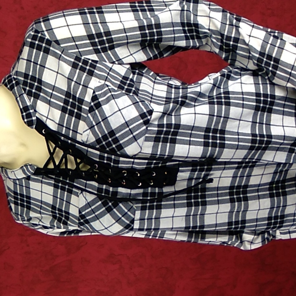 Rue 21 black and white plaid long sleeve shirt